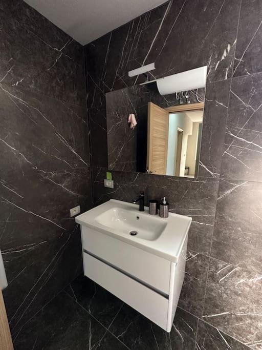 Modern In The Centre Apartment